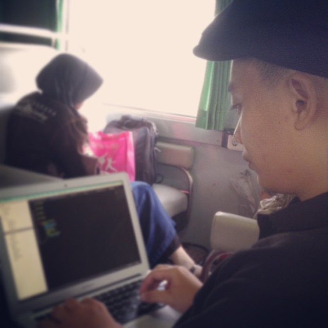 Le working from train. #remote…